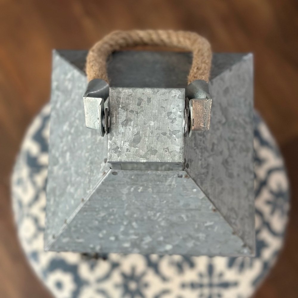 Rustic lantern - Picture 2 of 4